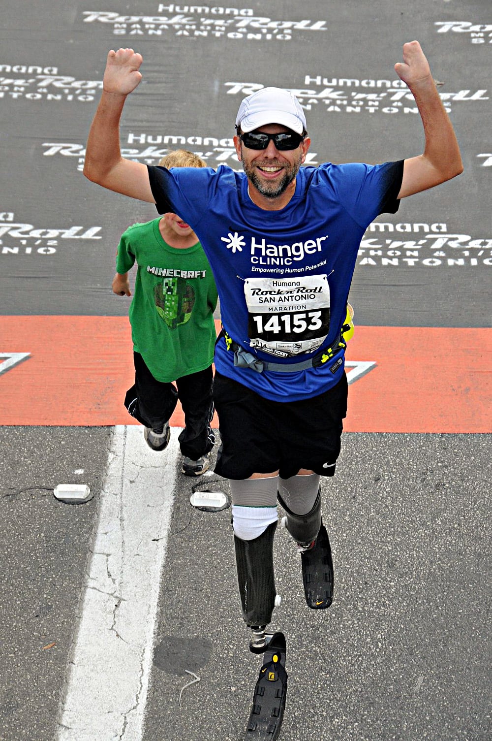 ian warshak rock roll marathon finish line